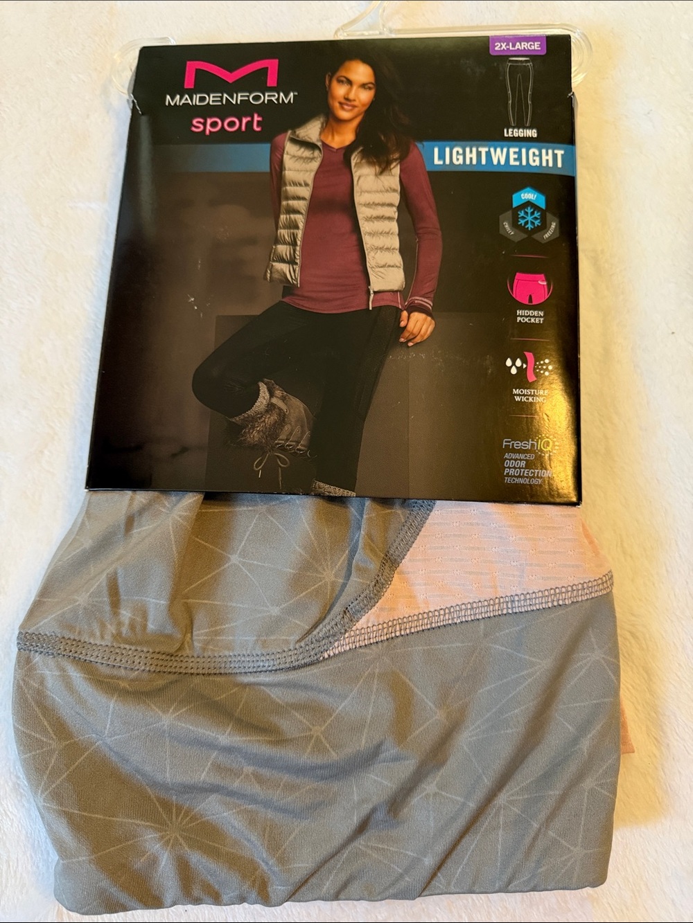 Maidenform Sport Lightweight Leggings in Gray and Pink